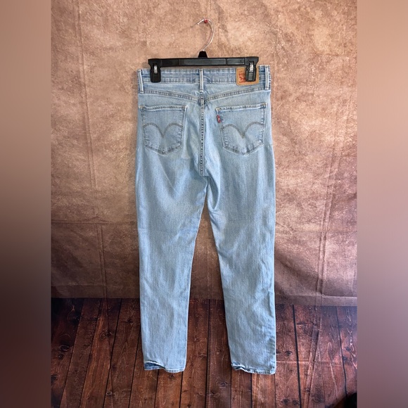 Levi's Mid-rise Skinny Women's Jeans-Light Wash-Size 29”x32”-EUC!! - Picture 3 of 4